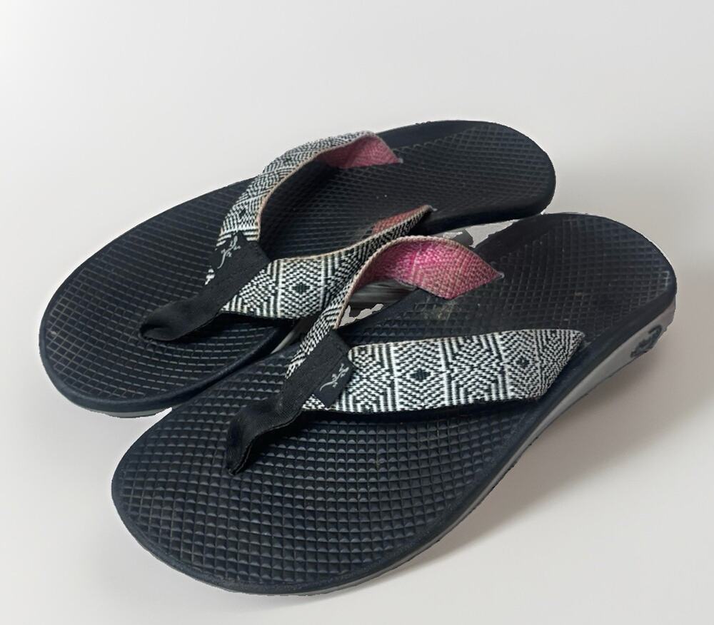 Chaco Womens 8 Black White Pattern Flip Flop Sandals W8